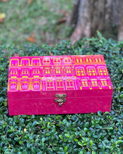 Load image into Gallery viewer, Colonial Charm Rose Box