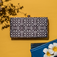 Load image into Gallery viewer, Nyonya Clutch Bag - Small