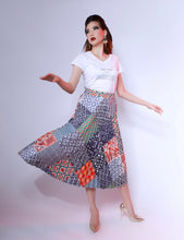 Load image into Gallery viewer, Peranakan Pleated Midi Skirt - Ash Black