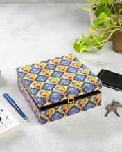 Load image into Gallery viewer, Hands Together Series Treasure Box