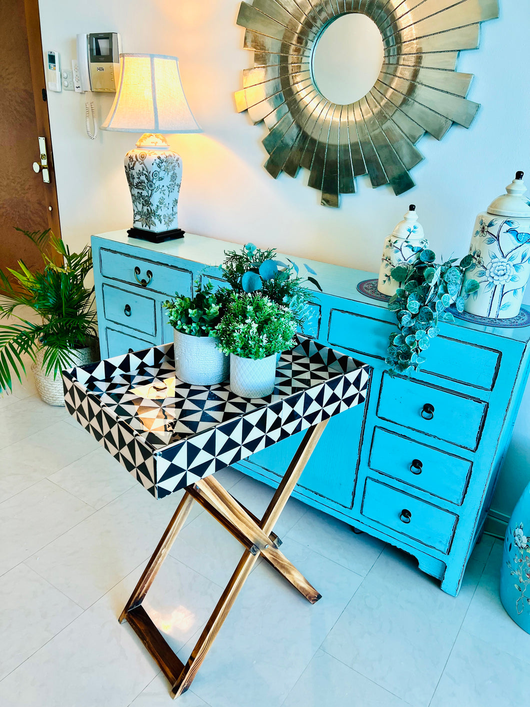 Black & White Tray Table